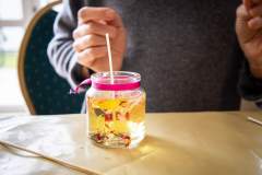 2025-11-16_Zapach-Ukojenia-warsztaty-tworzenia-swiec-sojowych_02